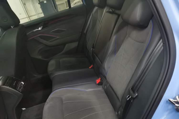 Used Volkswagen Tiguan L 2024 PRO 380TSI Four-Wheel Drive R-Line Prestige Edition Left Rear Seat