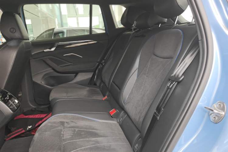 Used Volkswagen Tiguan L 2024 PRO 380TSI Four-Wheel Drive R-Line Prestige Edition Left Rear Seat