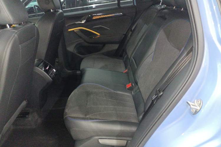 Used Volkswagen Tiguan L 2024 PRO 380TSI Four-Wheel Drive R-Line Prestige Edition Left Rear Seat