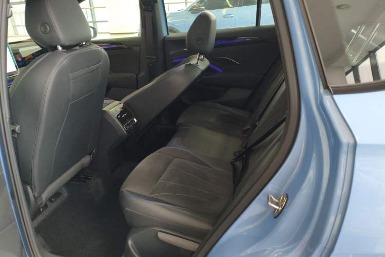 Used Volkswagen Tiguan L 2024 PRO 380TSI Four-Wheel Drive R-Line Prestige Edition Left Rear Seat