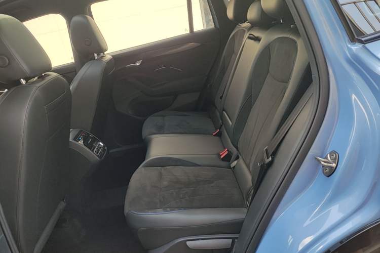 Used Volkswagen Tiguan L 2024 PRO 380TSI Four-Wheel Drive R-Line Prestige Edition Left Rear Seat