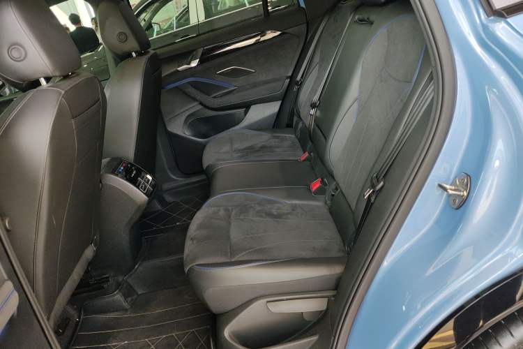 Used Volkswagen Tiguan L 2024 PRO 380TSI Four-Wheel Drive R-Line Prestige Edition Left Rear Seat