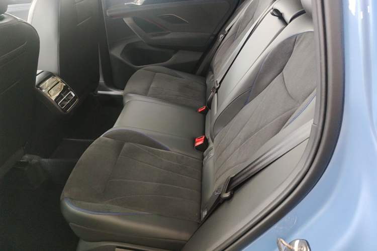 Used Volkswagen Tiguan L 2024 PRO 380TSI Four-Wheel Drive R-Line Prestige Edition Left Rear Seat