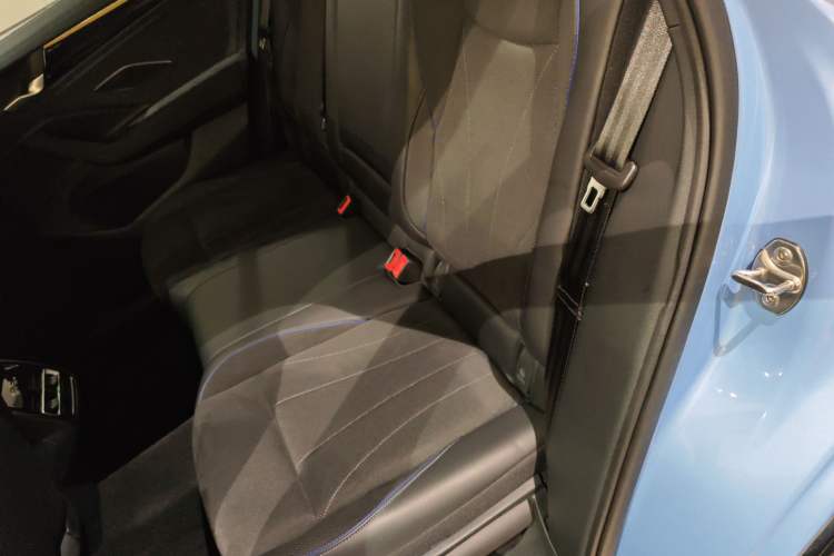 Used Volkswagen Tiguan L 2024 PRO 380TSI Four-Wheel Drive R-Line Prestige Edition Left Rear Seat