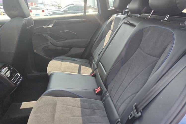 Used Volkswagen Tiguan L 2024 PRO 380TSI Four-Wheel Drive R-Line Prestige Edition Left Rear Seat