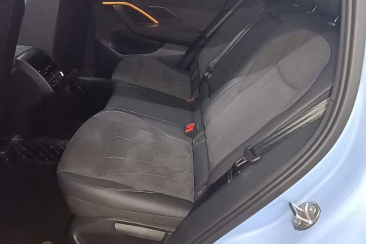 Used Volkswagen Tiguan L 2024 PRO 380TSI Four-Wheel Drive R-Line Prestige Edition Left Rear Seat