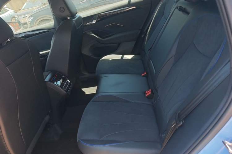Used Volkswagen Tiguan L 2024 PRO 380TSI Four-Wheel Drive R-Line Prestige Edition Left Rear Seat