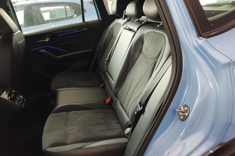 Used Volkswagen Tiguan L 2024 PRO 380TSI Four-Wheel Drive R-Line Prestige Edition Left Rear Seat