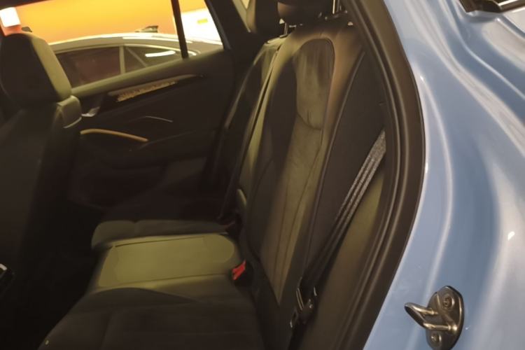 Used Volkswagen Tiguan L 2024 PRO 380TSI Four-Wheel Drive R-Line Prestige Edition Left Rear Seat