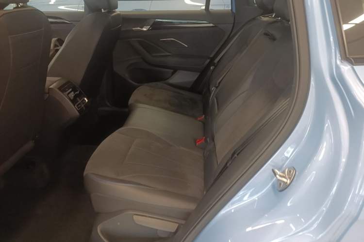 Used Volkswagen Tiguan L 2024 PRO 380TSI Four-Wheel Drive R-Line Prestige Edition Left Rear Seat