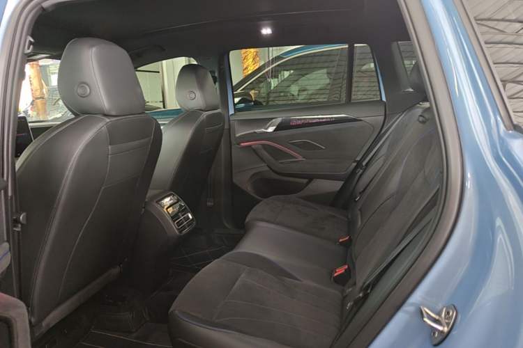 Used Volkswagen Tiguan L 2024 PRO 380TSI Four-Wheel Drive R-Line Prestige Edition Left Rear Seat