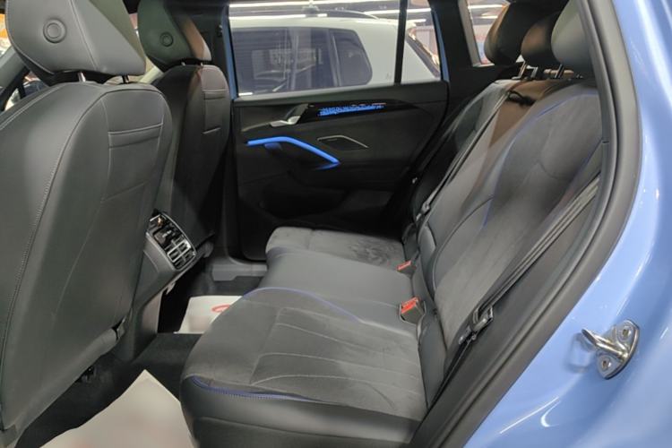 Used Volkswagen Tiguan L 2024 PRO 380TSI Four-Wheel Drive R-Line Prestige Edition Left Rear Seat