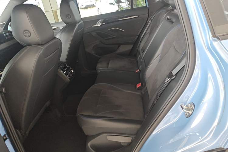 Used Volkswagen Tiguan L 2024 PRO 380TSI Four-Wheel Drive R-Line Prestige Edition Left Rear Seat