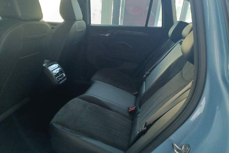 Used Volkswagen Tiguan L 2024 PRO 380TSI Four-Wheel Drive R-Line Prestige Edition Left Rear Seat