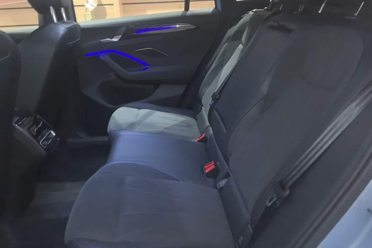 Used Volkswagen Tiguan L 2024 PRO 380TSI Four-Wheel Drive R-Line Prestige Edition Left Rear Seat