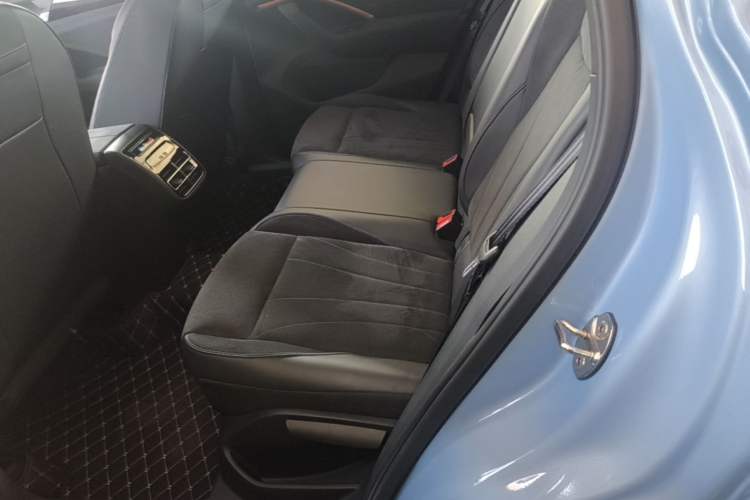 Used Volkswagen Tiguan L 2024 PRO 380TSI Four-Wheel Drive R-Line Prestige Edition Left Rear Seat