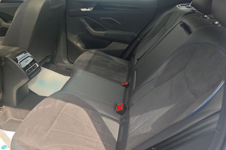 Used Volkswagen Tiguan L 2024 PRO 380TSI Four-Wheel Drive R-Line Prestige Edition Left Rear Seat