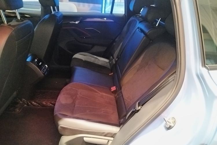 Used Volkswagen Tiguan L 2024 PRO 380TSI Four-Wheel Drive R-Line Prestige Edition Left Rear Seat