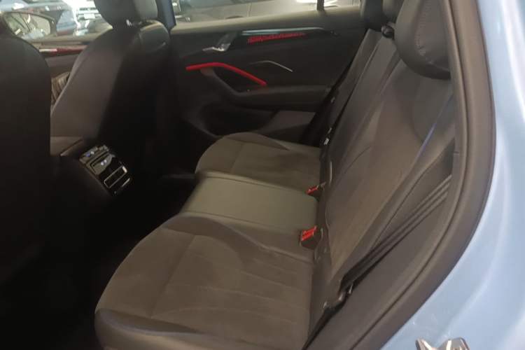 Used Volkswagen Tiguan L 2024 PRO 380TSI Four-Wheel Drive R-Line Prestige Edition Left Rear Seat