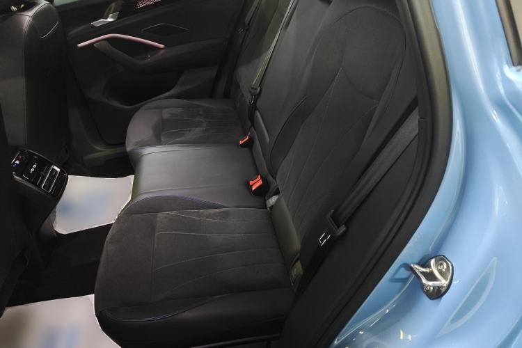 Used Volkswagen Tiguan L 2024 PRO 380TSI Four-Wheel Drive R-Line Prestige Edition Left Rear Seat