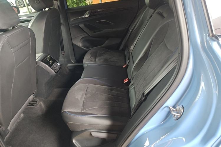 Used Volkswagen Tiguan L 2024 PRO 380TSI Four-Wheel Drive R-Line Prestige Edition Left Rear Seat