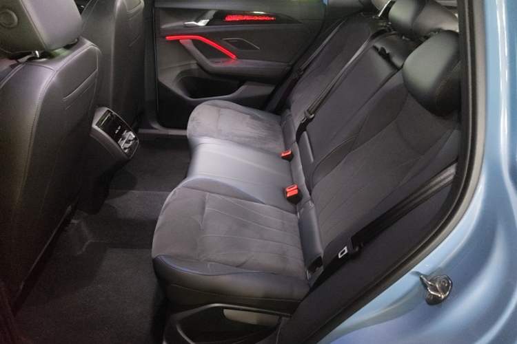 Used Volkswagen Tiguan L 2024 PRO 380TSI Four-Wheel Drive R-Line Prestige Edition Left Rear Seat