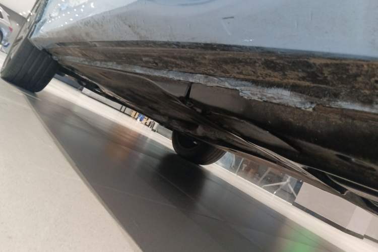 Used Volkswagen Tiguan L 2024 PRO 380TSI Four-Wheel Drive R-Line Smart Edition Left Side Sill