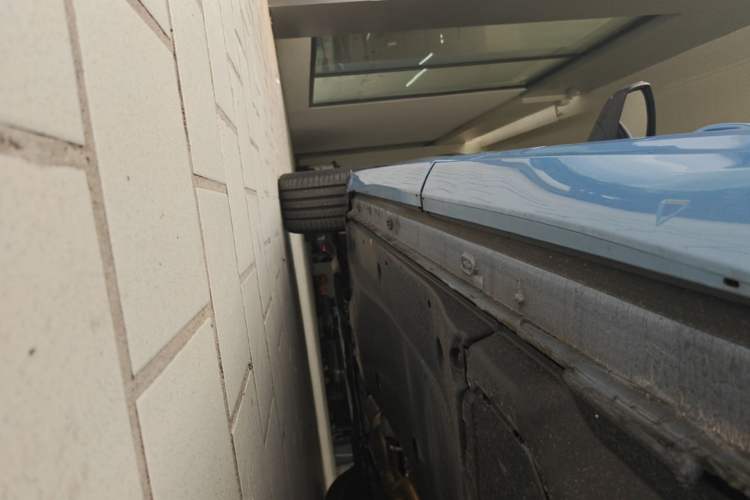 Used Volkswagen Tiguan L 2024 PRO 380TSI Four-Wheel Drive R-Line Prestige Edition Left Side Sill