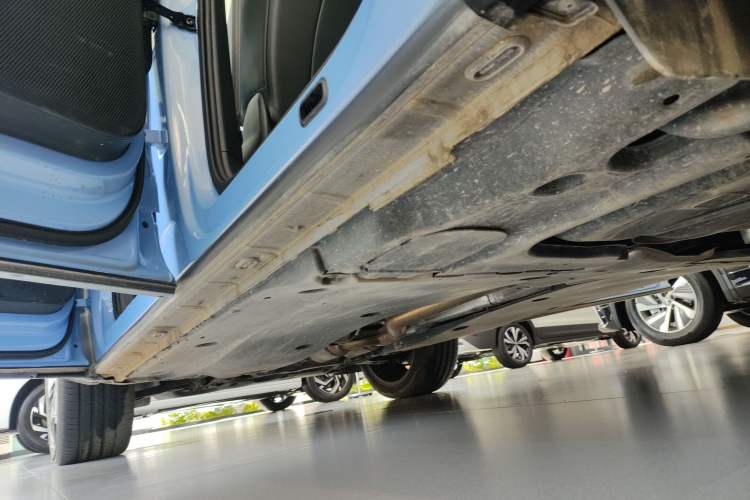 Used Volkswagen Tiguan L 2024 PRO 380TSI Four-Wheel Drive R-Line Prestige Edition Left Side Sill