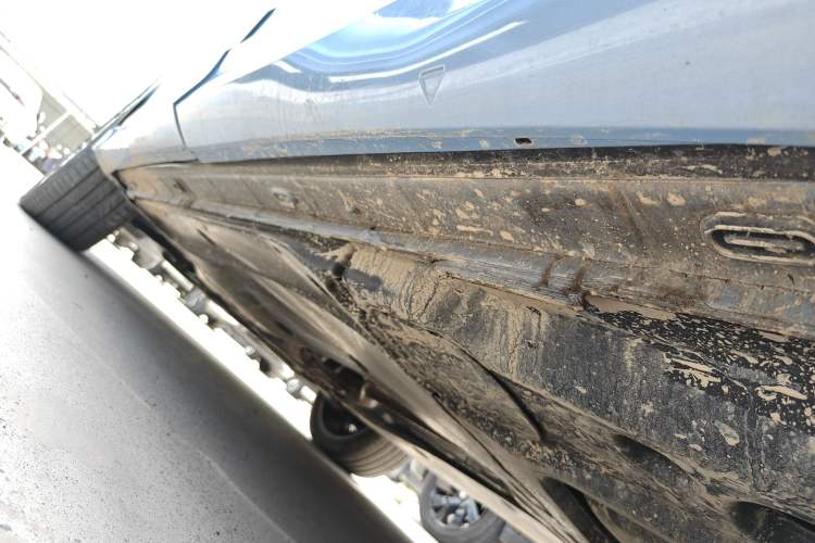 Used Volkswagen Tiguan L 2024 PRO 380TSI Four-Wheel Drive R-Line Prestige Edition Left Side Sill
