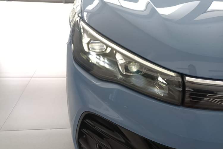 Used Volkswagen Tiguan L 2024 PRO 380TSI Four-Wheel Drive R-Line Prestige Edition Right Front Headlight