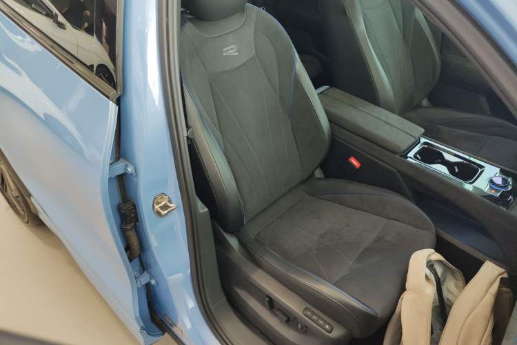 Used Volkswagen Tiguan L 2024 PRO 380TSI Four-Wheel Drive R-Line Prestige Edition Right Front Seat