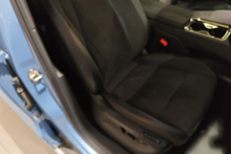 Used Volkswagen Tiguan L 2024 PRO 380TSI Four-Wheel Drive R-Line Prestige Edition Right Front Seat