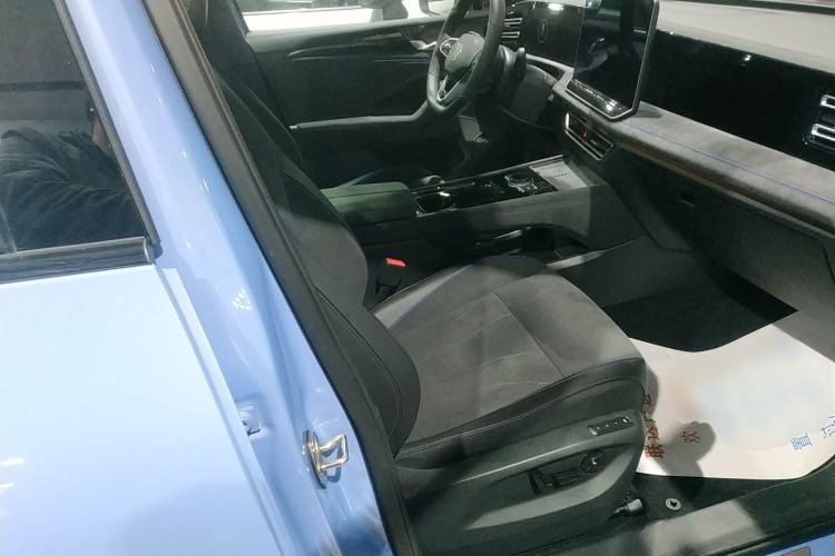 Used Volkswagen Tiguan L 2024 PRO 380TSI Four-Wheel Drive R-Line Prestige Edition Right Front Seat