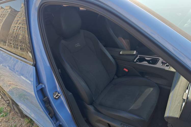 Used Volkswagen Tiguan L 2024 PRO 380TSI Four-Wheel Drive R-Line Prestige Edition Right Front Seat