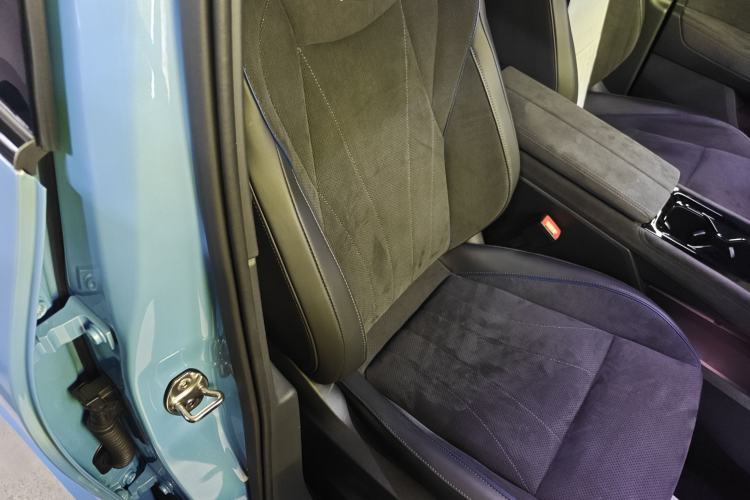 Used Volkswagen Tiguan L 2024 PRO 380TSI Four-Wheel Drive R-Line Prestige Edition Right Front Seat