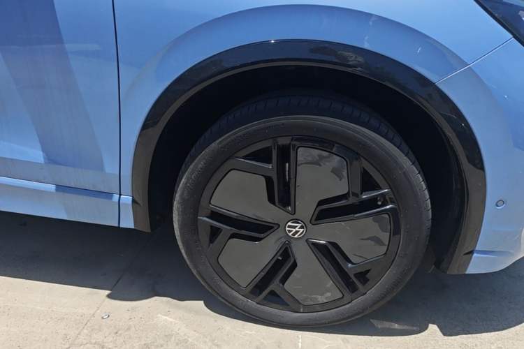 Used Volkswagen Tiguan L 2024 PRO 380TSI Four-Wheel Drive R-Line Prestige Edition Right Front Wheel Hub