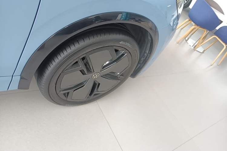 Used Volkswagen Tiguan L 2024 PRO 380TSI Four-Wheel Drive R-Line Prestige Edition Right Front Wheel Hub