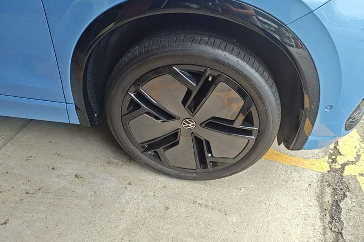 Used Volkswagen Tiguan L 2024 PRO 380TSI Four-Wheel Drive R-Line Prestige Edition Right Front Wheel Hub