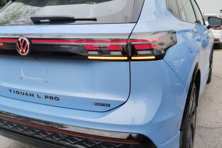 Used Volkswagen Tiguan L 2024 PRO 380TSI Four-Wheel Drive R-Line Prestige Edition Right Rear Taillight