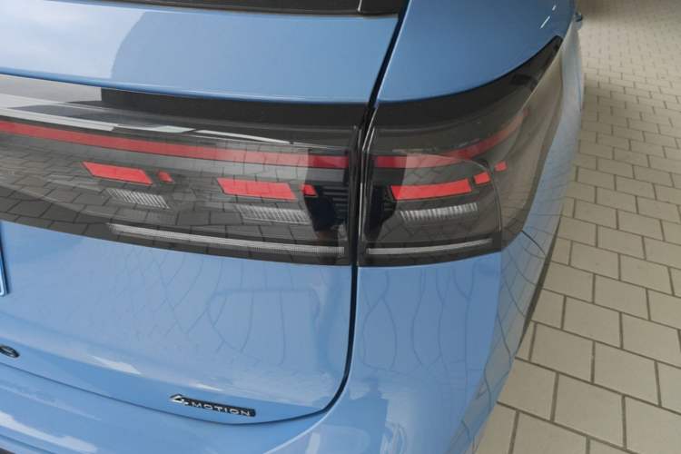 Used Volkswagen Tiguan L 2024 PRO 380TSI Four-Wheel Drive R-Line Prestige Edition Right Rear Taillight