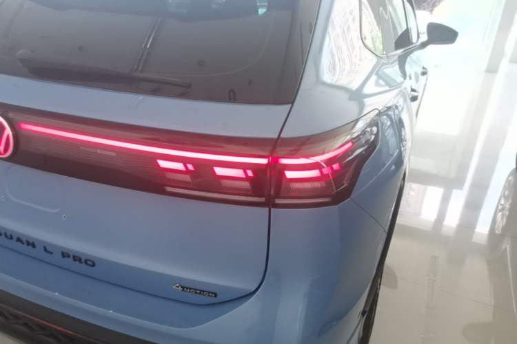 Used Volkswagen Tiguan L 2024 PRO 380TSI Four-Wheel Drive R-Line Prestige Edition Right Rear Taillight
