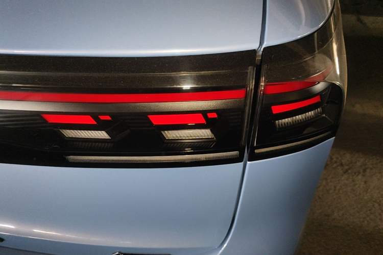 Used Volkswagen Tiguan L 2024 PRO 380TSI Four-Wheel Drive R-Line Prestige Edition Right Rear Taillight