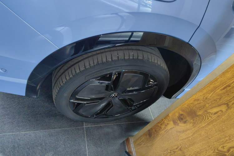 Used Volkswagen Tiguan L 2024 PRO 380TSI Four-Wheel Drive R-Line Prestige Edition Right Rear Wheel Hub