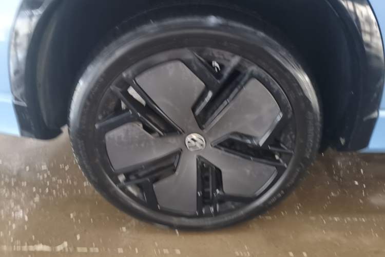 Used Volkswagen Tiguan L 2024 PRO 380TSI Four-Wheel Drive R-Line Prestige Edition Right Rear Wheel Hub