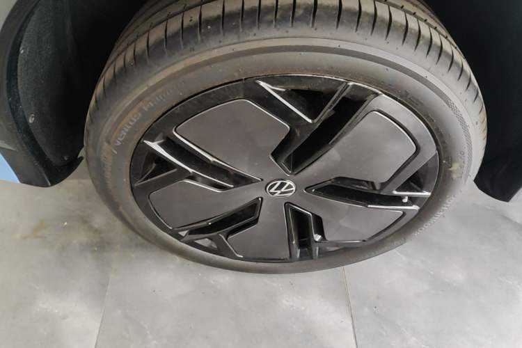 Used Volkswagen Tiguan L 2024 PRO 380TSI Four-Wheel Drive R-Line Prestige Edition Right Rear Wheel Hub