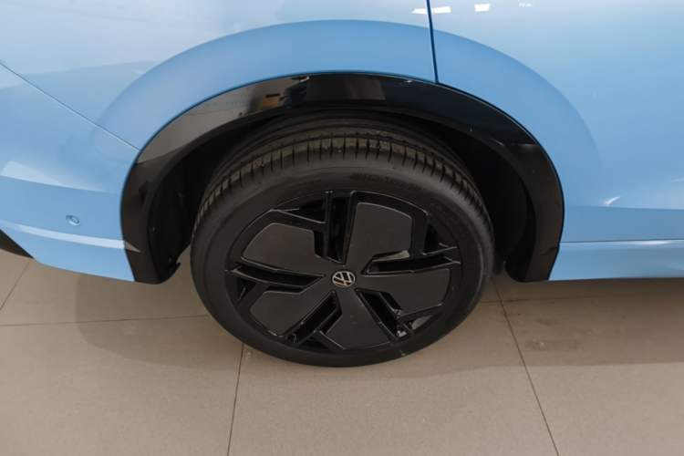 Used Volkswagen Tiguan L 2024 PRO 380TSI Four-Wheel Drive R-Line Prestige Edition Right Rear Wheel Hub