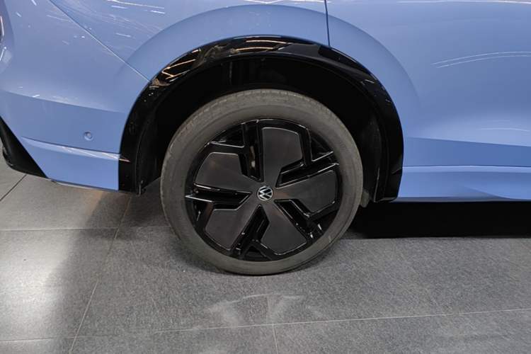 Used Volkswagen Tiguan L 2024 PRO 380TSI Four-Wheel Drive R-Line Prestige Edition Right Rear Wheel Hub