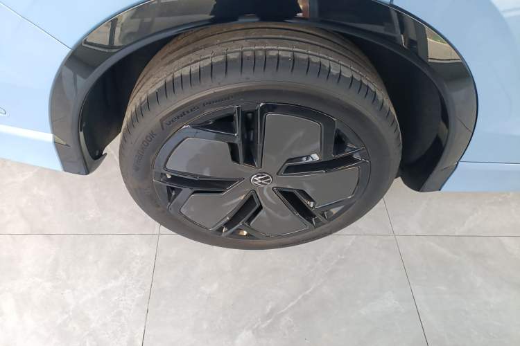 Used Volkswagen Tiguan L 2024 PRO 380TSI Four-Wheel Drive R-Line Prestige Edition Right Rear Wheel Hub