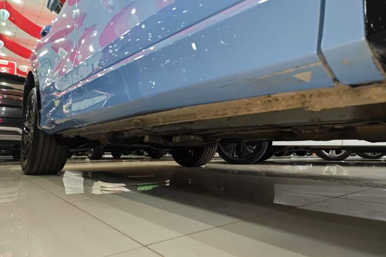 Used Volkswagen Tiguan L 2024 PRO 380TSI Four-Wheel Drive R-Line Prestige Edition Right Side Sill